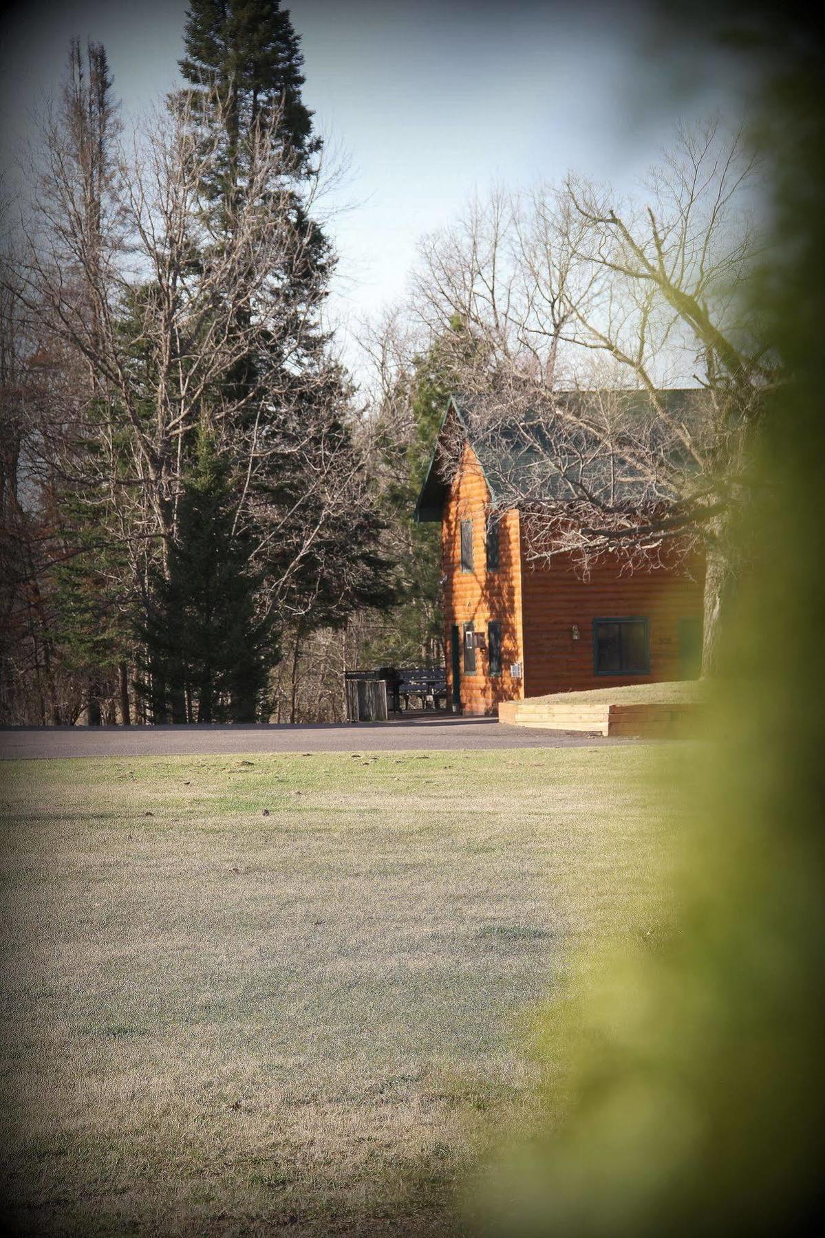 Mcquoid'S Inn And Event Center Isle Kültér fotó